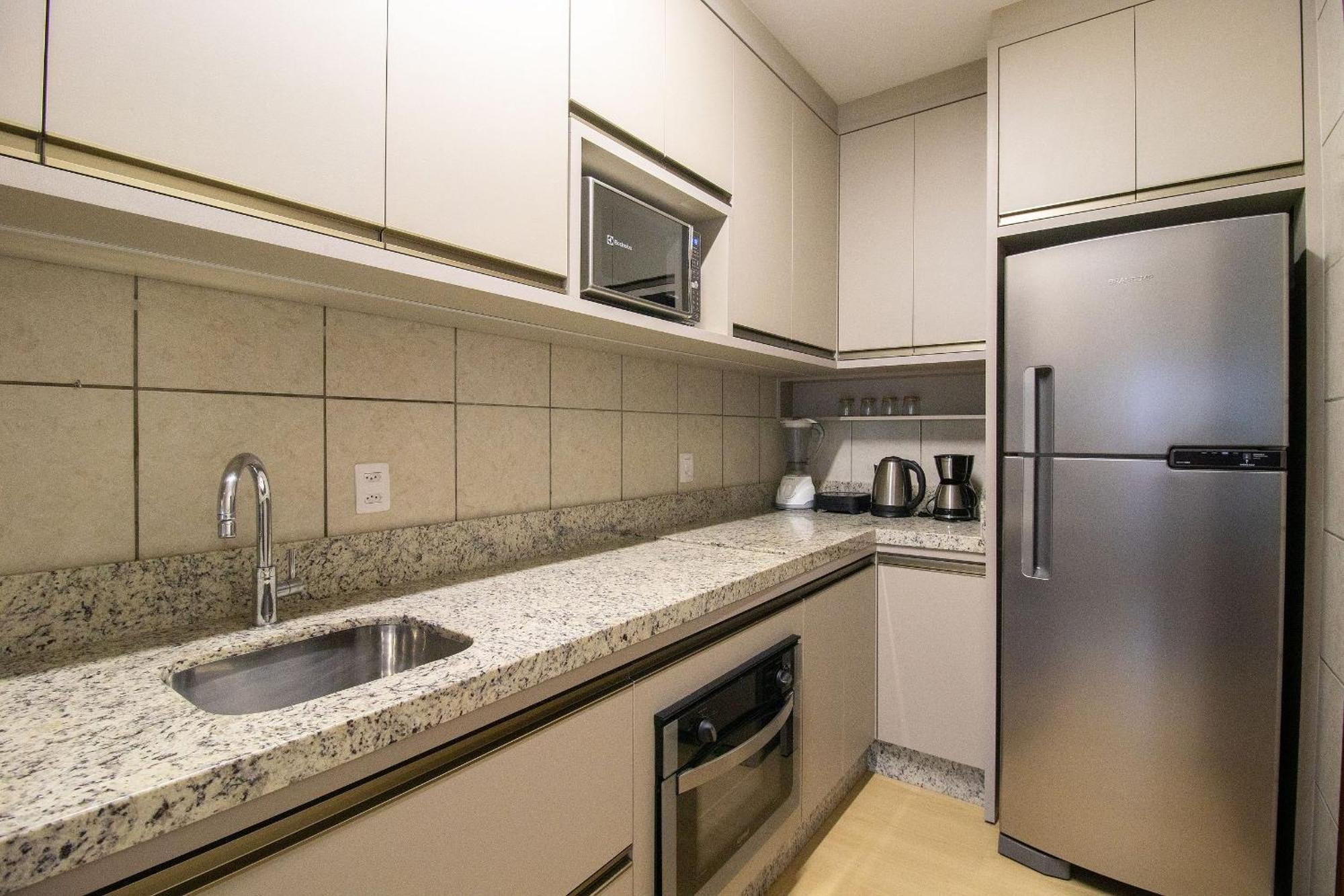 Pgb74 - 2dorm, Climatizado, Churrasq , Av Brasil Apartamento